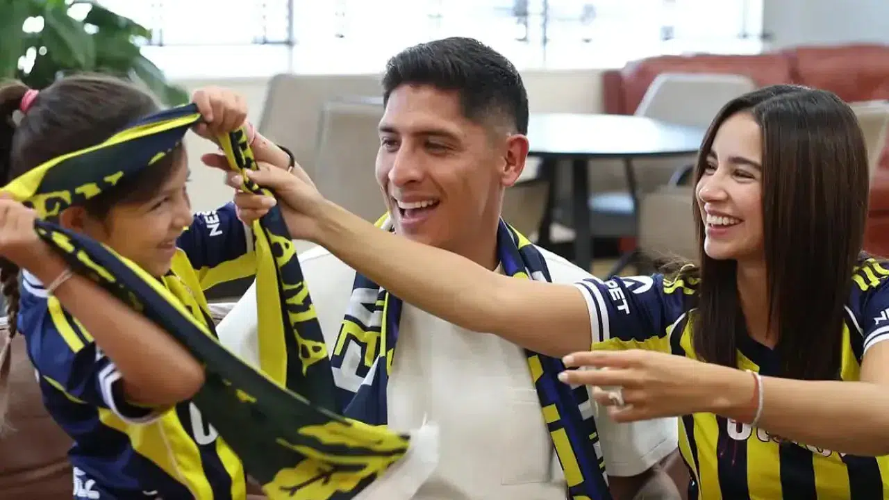 Fener’in Yıldızı ve Meksika Prensesi: Futbolcu Alvarez’in Sevgilisi Sofia Toache’nin Gizemli Hikayesi