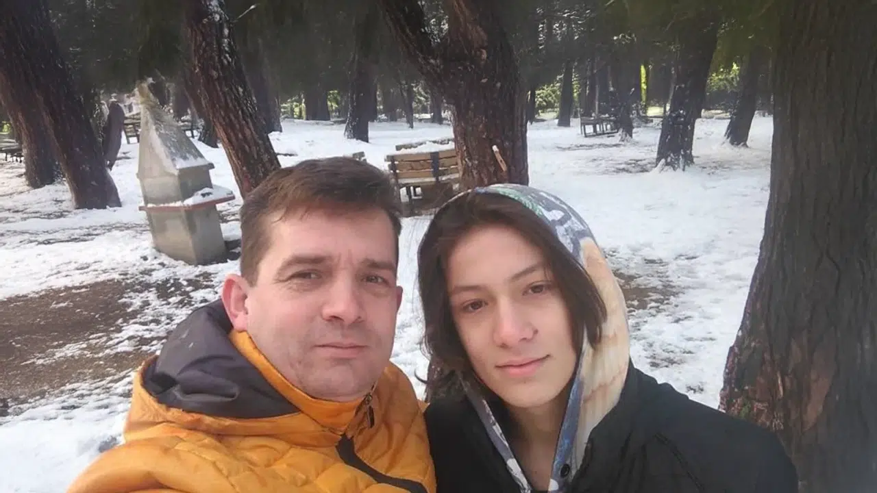Sahne Adı Çakal’ın Gizli Babası: Müziğe Destek Olan Gürkan Çakal’ın Hayatı ve Ailesi Hakkında Bilinmeyenler