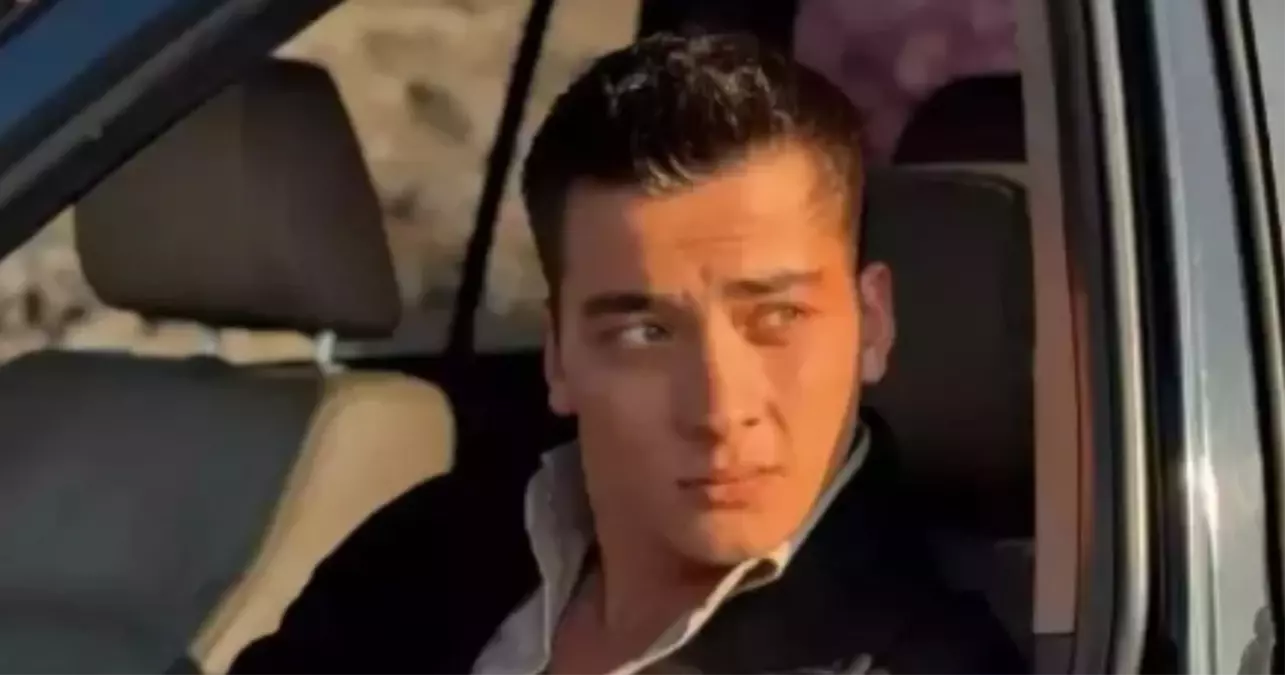 27 Yaşında Tiyatro Oyuncusu: Atakan Özkaya’nın Yükselen Kariyeri