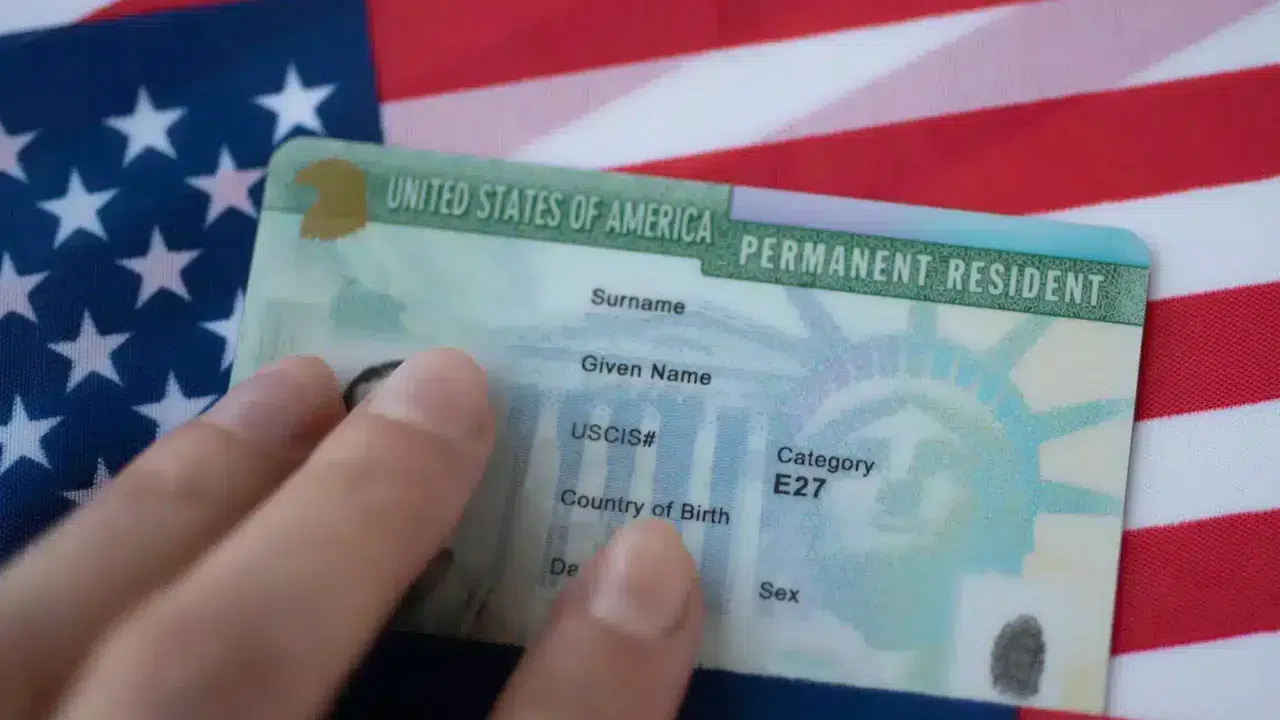 ABD’de Green Card Çekilişi 2025’te Başlangıç Tarihleri Açığa Çıkarken Fırsat Uzayını Takip Edenler Tercih Edecek