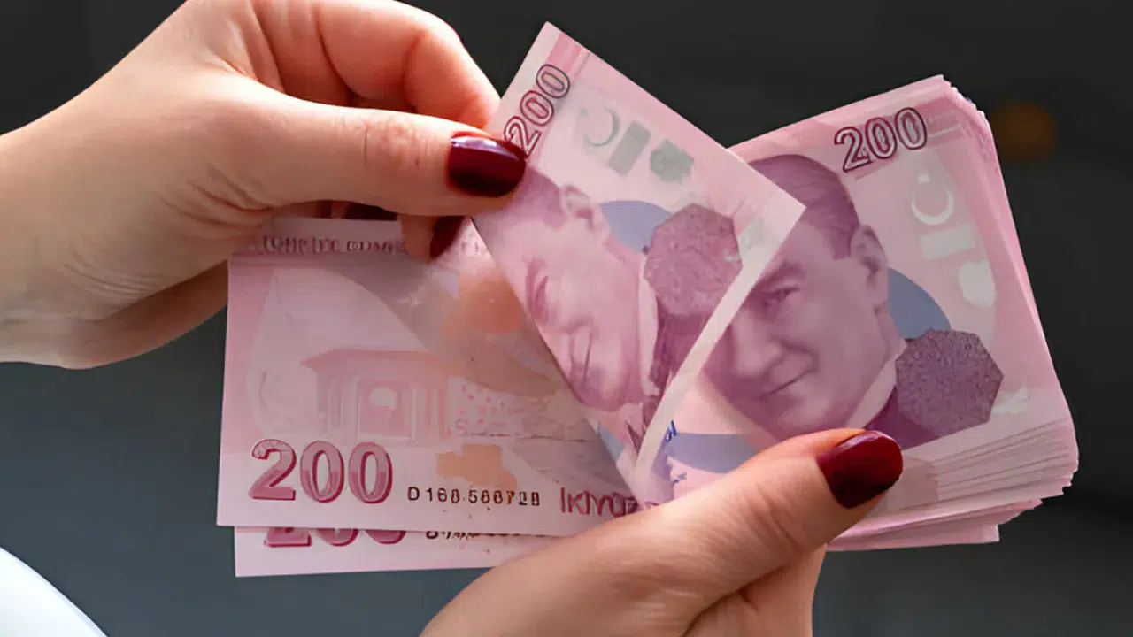 Memur zamlarında kritik karar: Hakem Kurulu’ndan çekilme ve artışlar belirlendi, 1000 TL ek artışla yeni dönem başlıyor.