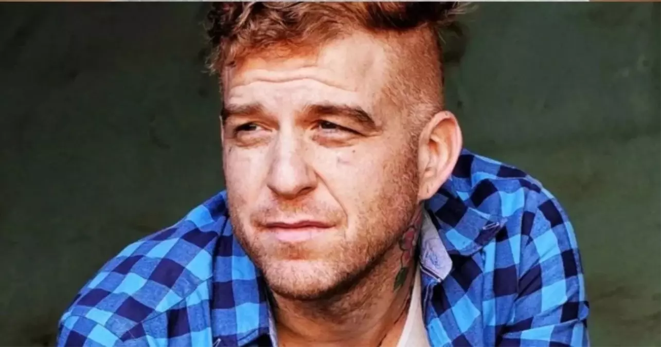 Athena’nın Solisti Gökhan Özoğuz: 49 Yaşında Müzik Tutkusu ve İstanbul’dan Global Sahnelere