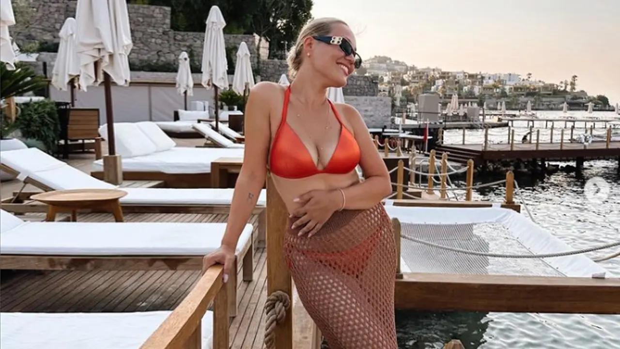 Zeynep Zeze Kim? Instagram Fenomeninin Gizemli Geçmişi, Eşi ve Estetik Operasyonları