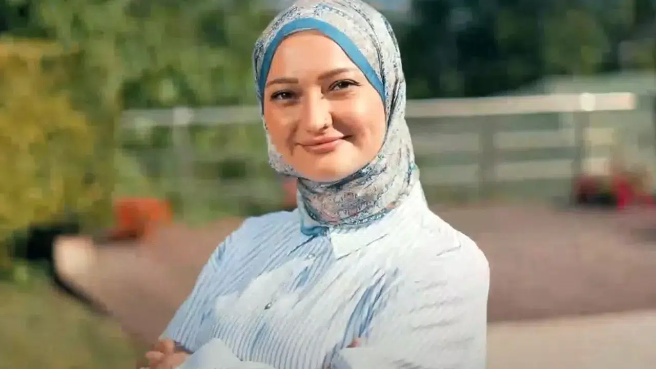 Yeni sezonda mutfak rekabeti kızışıyor: Zuhal Topal’la Yemekteyiz’de 200 bin TL ödülü için yarışan Merve Afacan dikkat çekiyor.