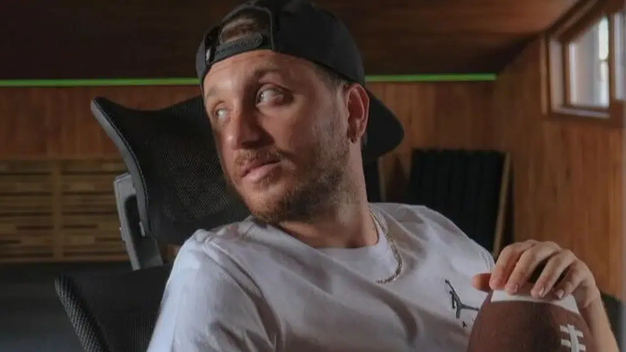 Türk rap starı Anıl Piyancı: Müzik, yetenek yarışması ve Yeşil Oda’dan hayatın renkli hikayesi.