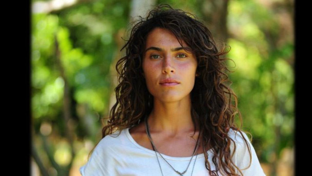 Serenay Aktaş’ın Diz Ekranlarındaki Yükselişi: Survivor’dan Yeşilçam’a Rol Değişimi ve Aziz Dizisi Heyecanı