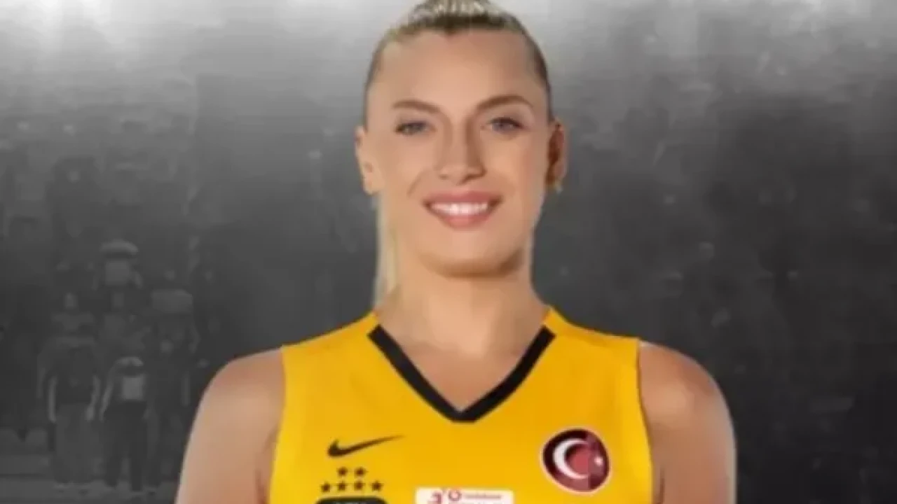 Voleybolun Yıldızı Cansu Özbay: 28 Yaşında İzmirli Pasör, Şampiyonluklarla Dolu Bir Kariyer Baştrilmiştir