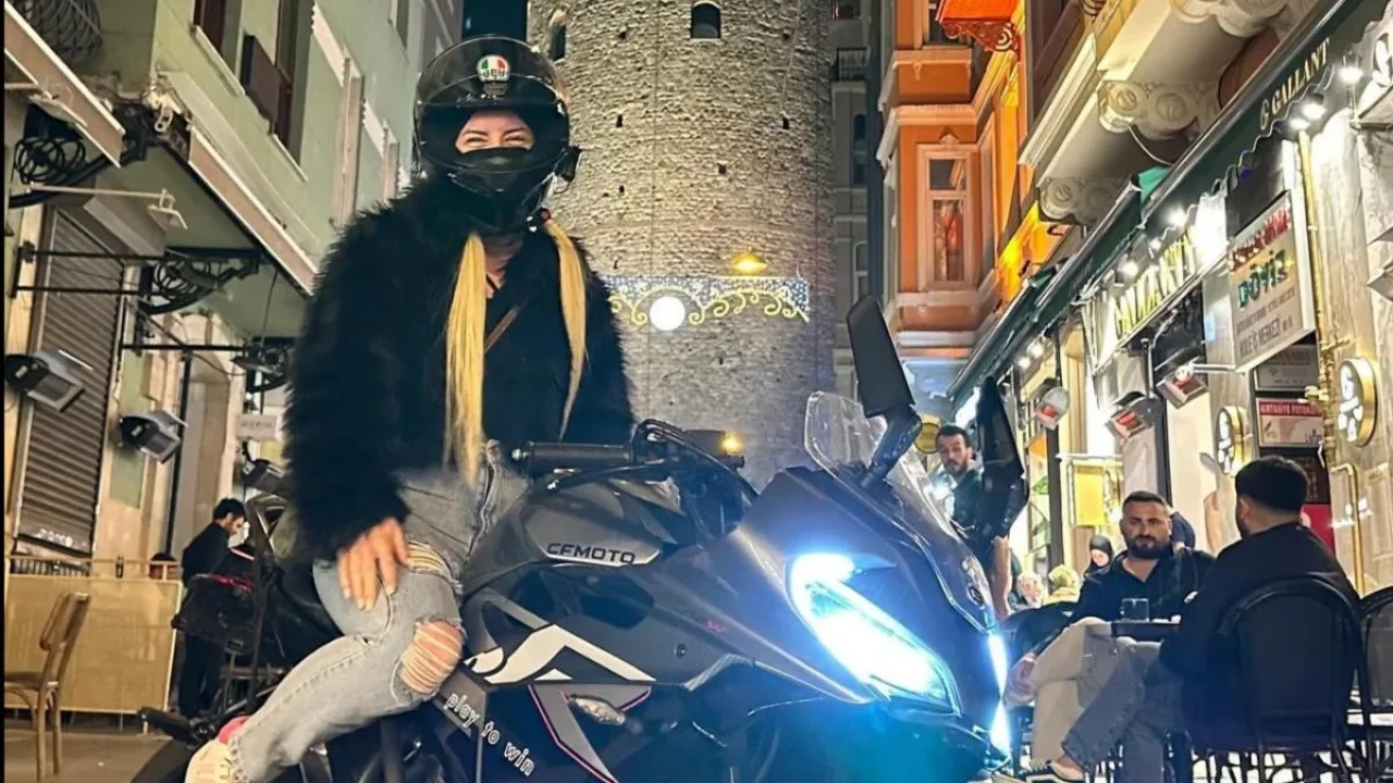 Motosiklet Tutkusu Bir Aşk Mı? Sosyal Medya Fenomenlerinin Gizemli İlişkisi Ortaya Çıkıyor.