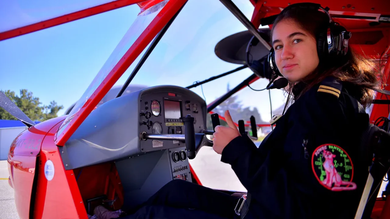 Türkiye’nin En Genç Solo Pilotu Defne Özcan, Uluslararası Listelerde Yer Alıyor