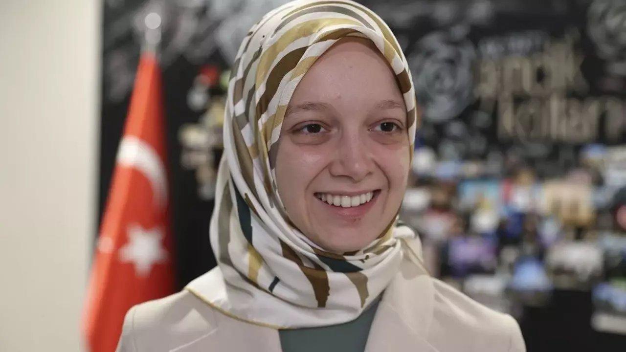 19 Yaşında Genç Milletvekili: AK Parti’nin Gizemli Yeni Yıldızı Zehranur Aydemir’in Kariyeri ve Siyasi Mirası