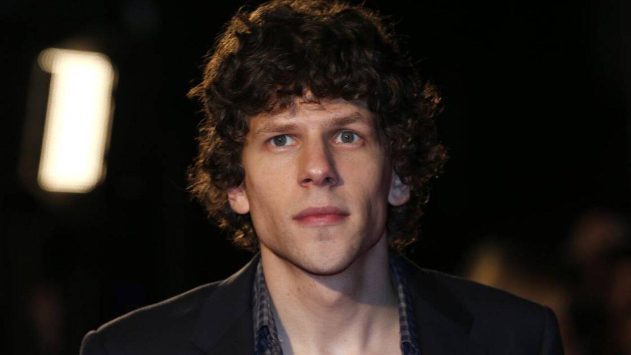 Jesse Eisenberg'in Altın Ödül Adaylığı ve Farklı Rolleriyle Yükselen Kariyeri