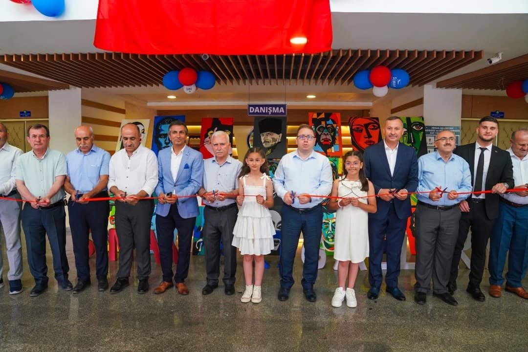 Tokat’ta Sanatla Buluşma: Sınav Koleji Karma Sergisi Yoğun İlgi Gördü