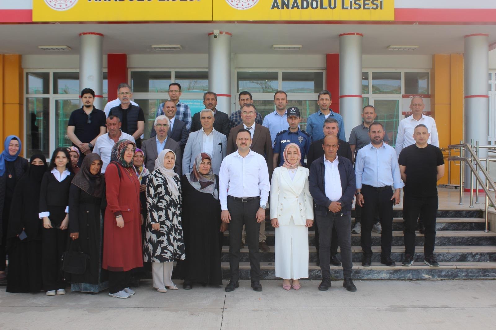 Artova’da Hayat Boyu Öğrenme Sergisi Açıldı: Eğitime Katkı Devam Ediyor