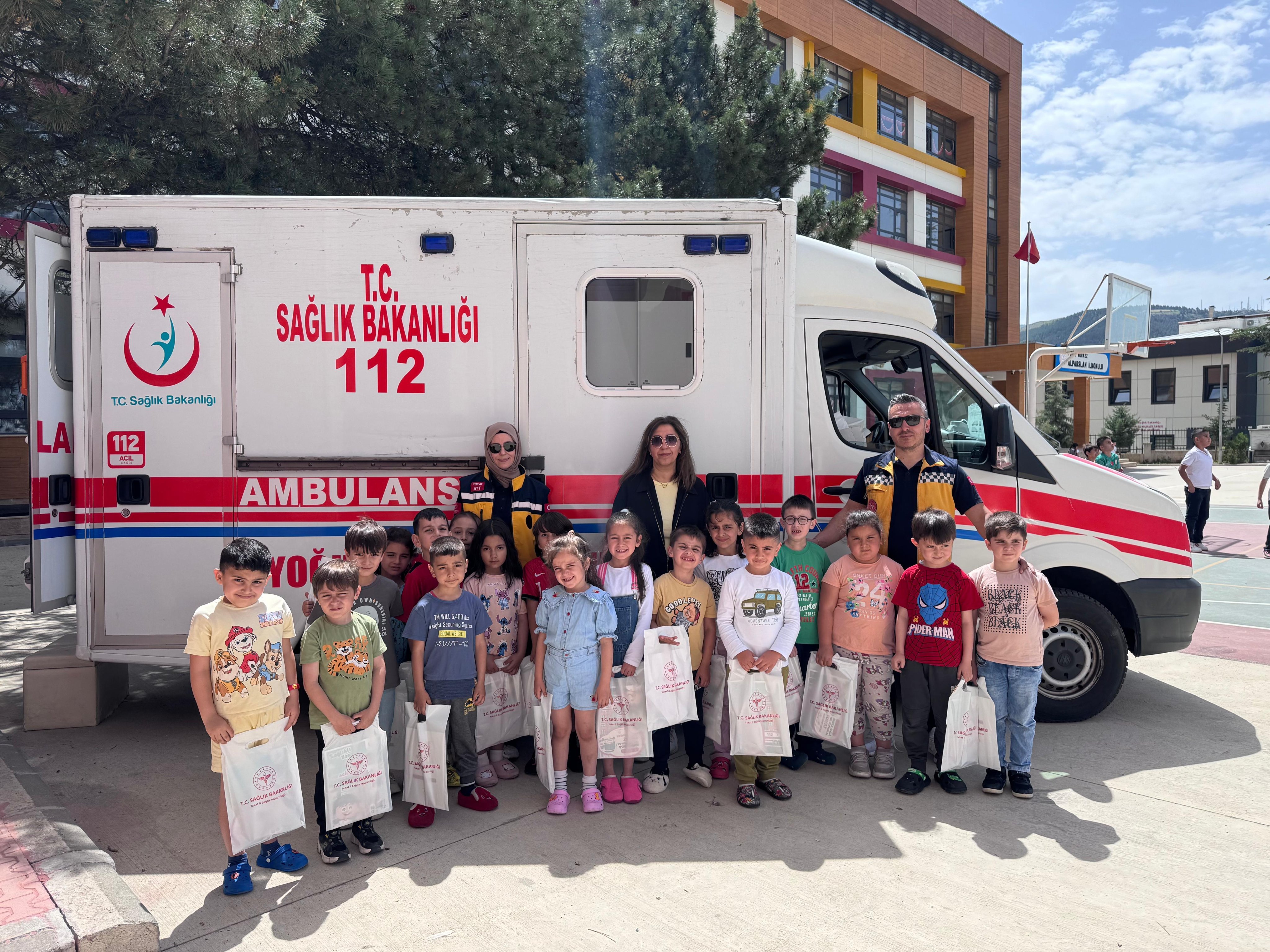 Tokat’ta Miniklere Ambulans Eğitimi: Sağlık Çalışanları Anaokulunda