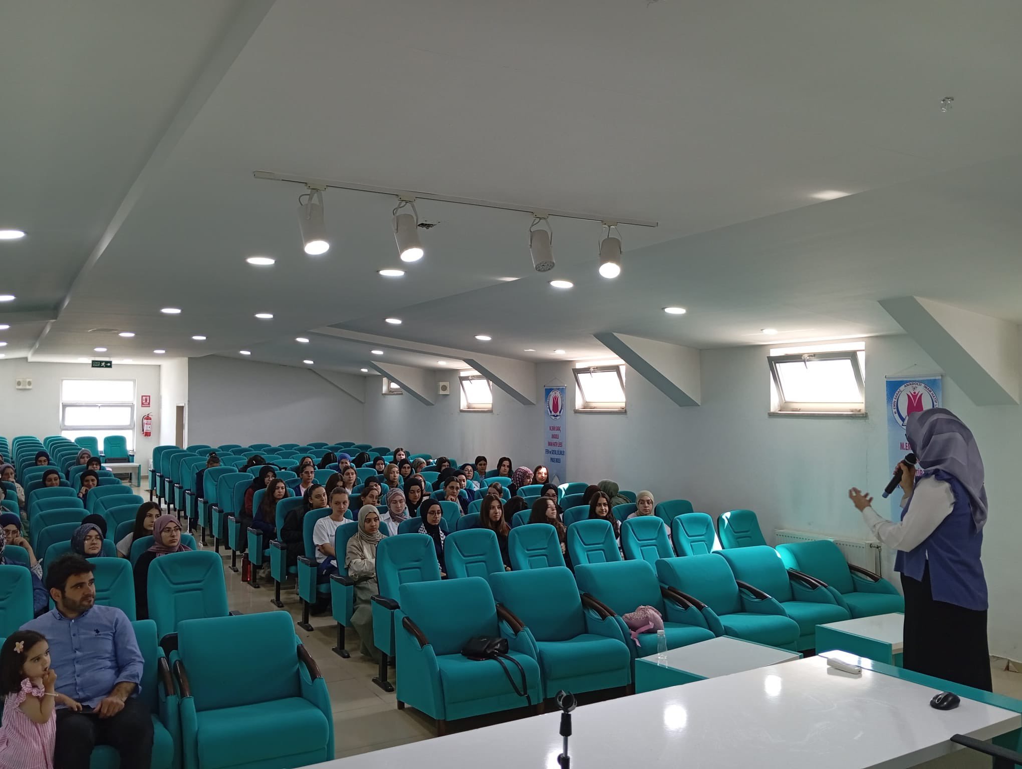Tokat’ta Lise Öğrencilerine Sanal Bağımlılık Semineri Verildi
