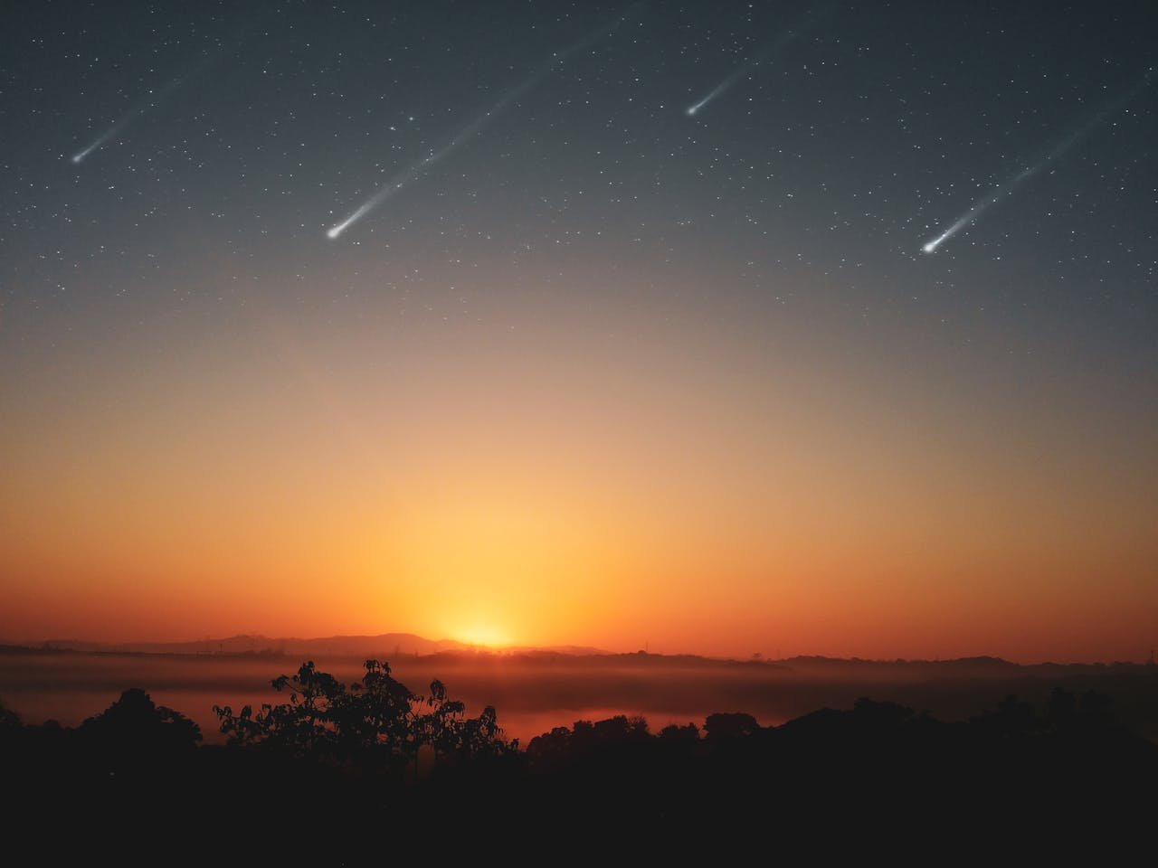2061'E Kadar Güneş Sistemine Bir Halley Olmayacak: Mayıs 2025 Çiçek Dolunayı ve Eta Meteor Yağmuru Geliyor