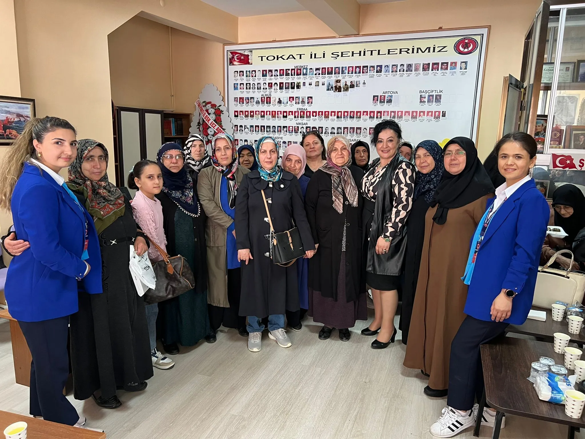Tokat Belediyesi’nden Şehit Annelerine Anneler Günü Ziyareti: Dualar ve Hediyelerle Yanlarındaydılar