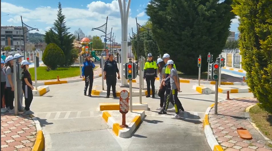 Tokat’ta Miniklere Trafik Bilinci: “Bir Kural Bir Ömür” Temasıyla Eğitici Etkinlik