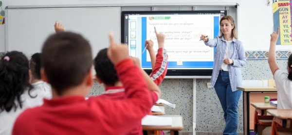 Yaz Tatili Uzadı: Milyonlarca Öğrenci ve Velinin Gözü Kulağı MEB’deydi!