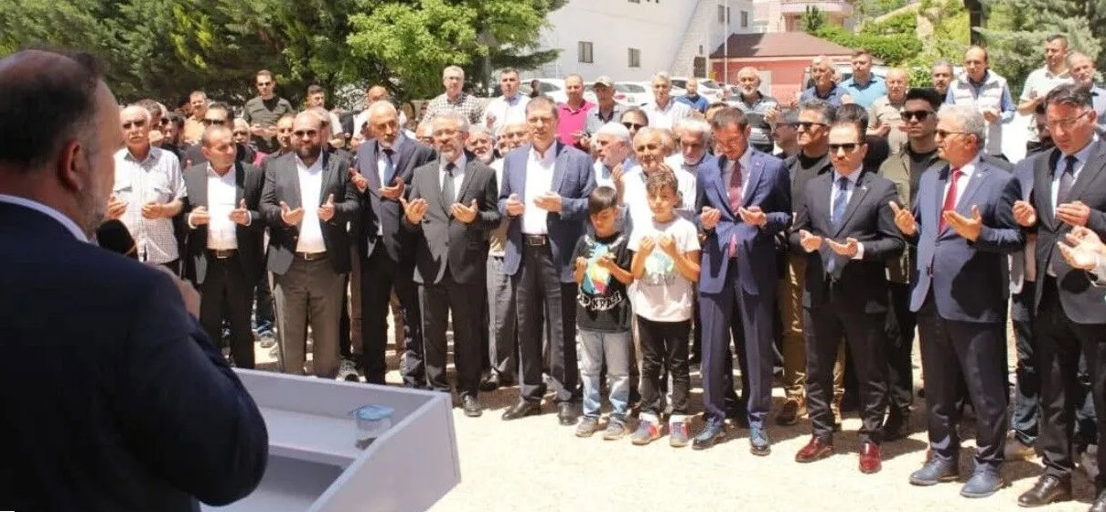 Tokat’ta Mehmet Emin Tokadi Camii Dualarla Açıldı: İlk Cuma Namazı Coşkuyla Kılındı