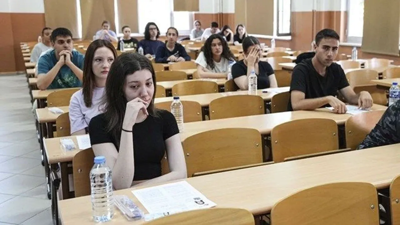 En Hızlı İşe Yerleştiren 2 Yıllık Bölümler Açıklandı! 3 Ayda Memur Olanlar Var